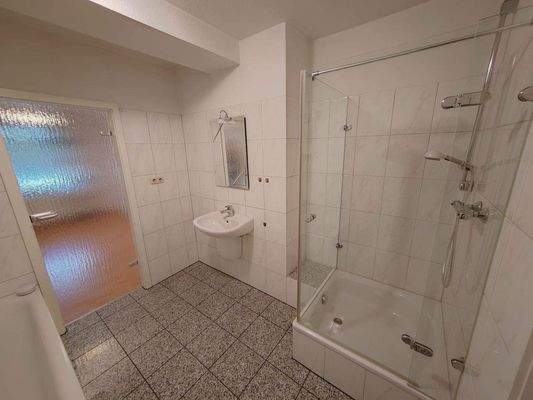 Badezimmer1 Zugang Schlafzimmer.jpg