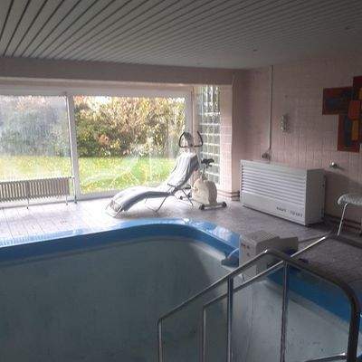 Schwimmbad mit Blick z. Garten