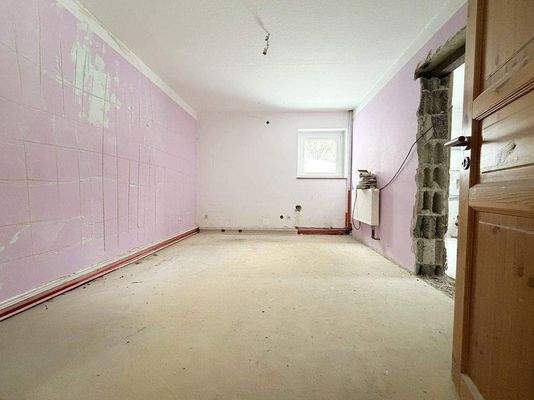 Wohnliches Zimmer zur Fertigstellung im Untergesch