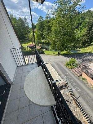 73 Balkon im OG mit Blick zum Weiher