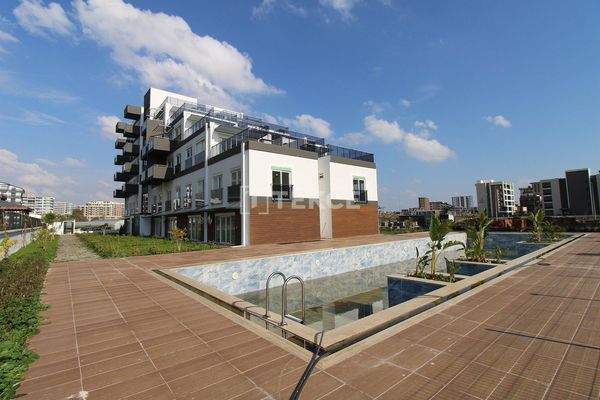 Apartments in a Complex with Terraces in Antalya Altintas