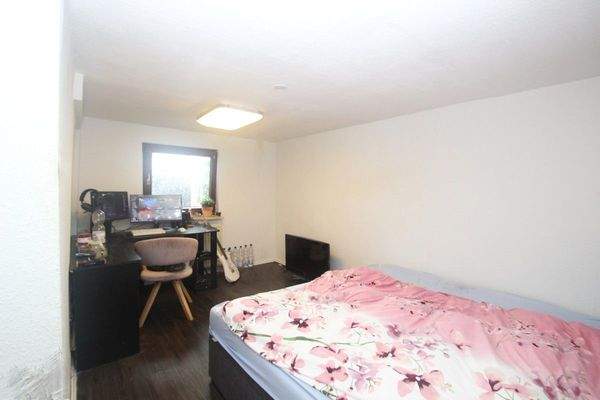 Schlafzimmer mit Homeoffice