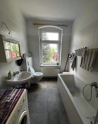 Tageslichtbad mit Wanne