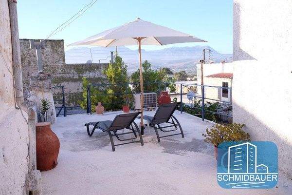 Kreta, Pompia: Traditionelles Haus in schöner Lage mit Innenhof zu verkaufen