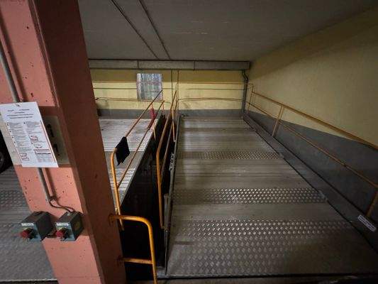 Tiefgaragenplatz (der untere) (Duplex