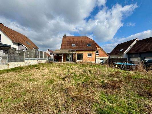 Garten mit Sicht auf das Haus 