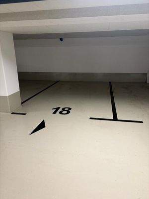 Tiefgaragenstellplatz 18