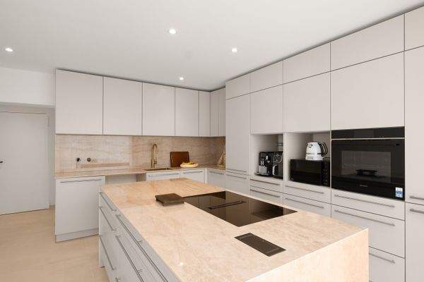 Hochwertige Einbauküche