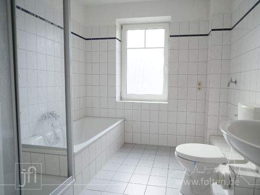 Bad mit Badewanne... 