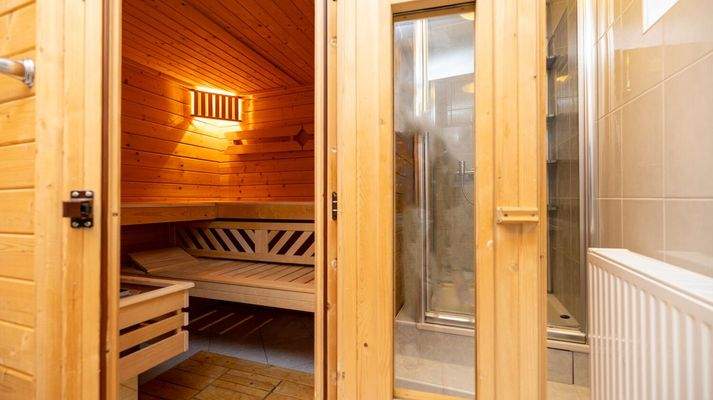 Sauna mit Dusche