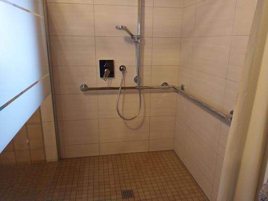 Dusche im Bad