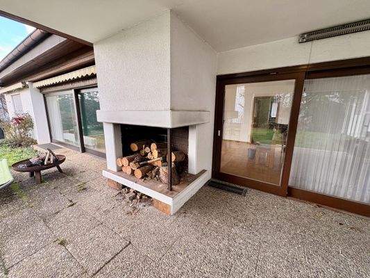 Freisitz mit Außenkamin