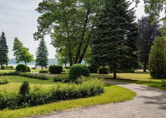 Im Stadtpark gegenüber