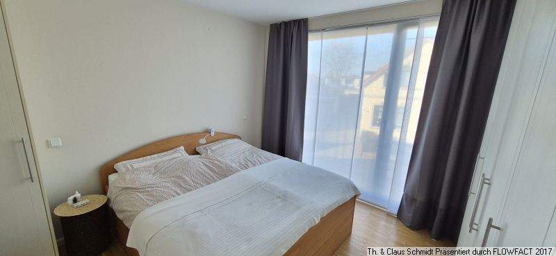 Großzügiges Schlafzimmer