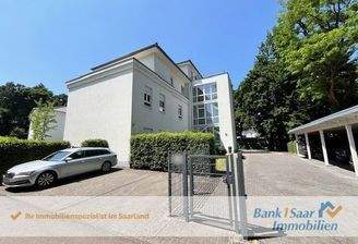 Ansicht Vorderseite und Einfahrt