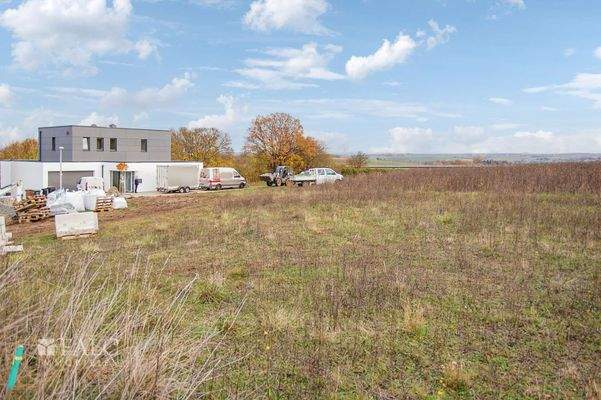 Grundstück seitlich