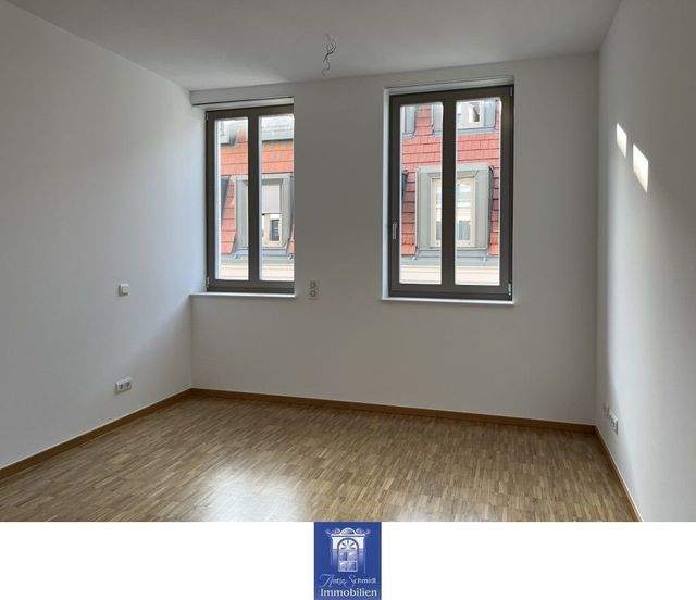 Wunderschöne Wohnung mit Loggia und moderner EBK - direkt am Neumarkt! - Photo 1