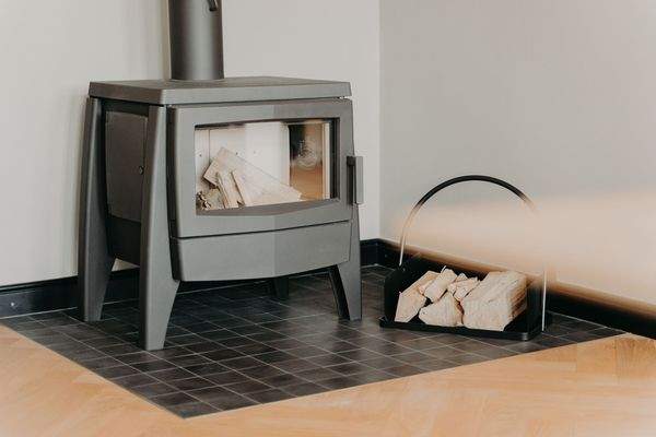 DER KAMIN IM ESSZIMMER