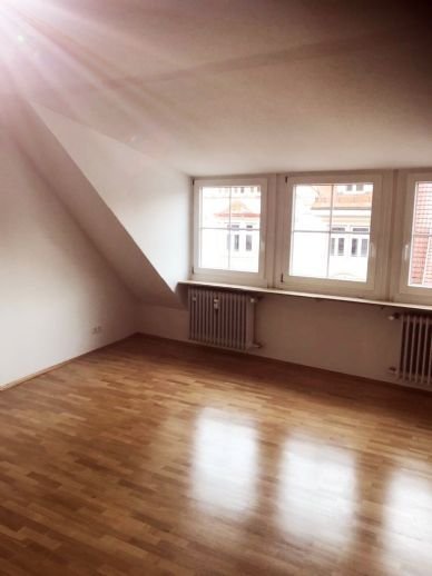 VL City, helle und neu renovierte  3 Zimmerwohnung ca.83m²,  mit Fahrstuhl