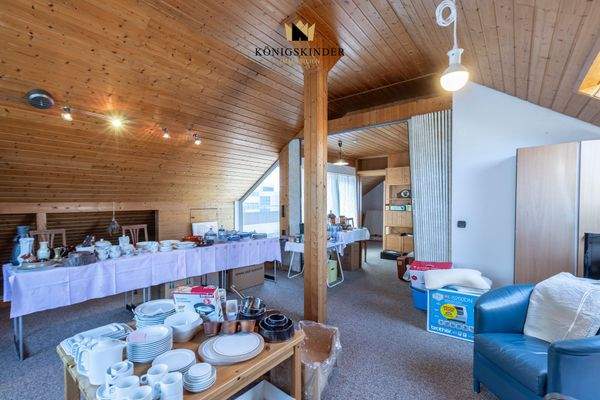 Blick zur Dachterrasse und zur Schlafkammer