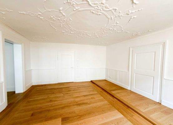 Schlafzimmer mit Zugang zum Wohnbereich