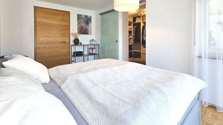 Schlafzimmer mit Ankleidezimmer