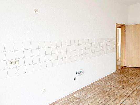 Küche mit Blick Richtung Flurbereich