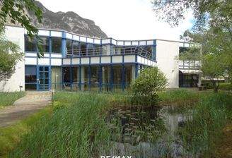 Bürotrakt mit Garten und Biotop