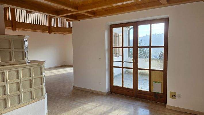 Wohn- Esszimmer Erdgeschoss mit Kachelofen