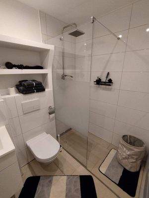 modernes Duschbad.JPG