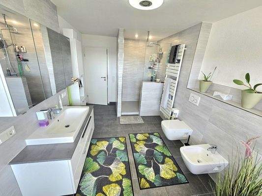 XXL Bad mit Badewanne