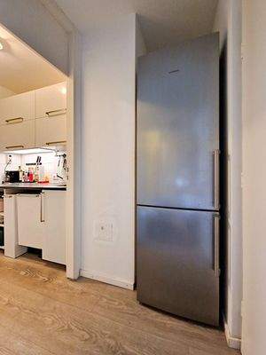 Nische mit Kühl-Gefrierkombi