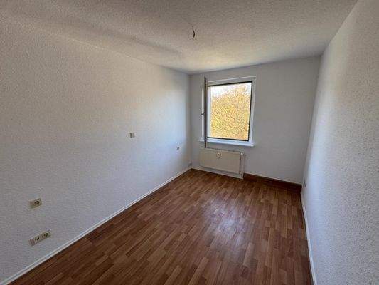 16 Schlafzimmer Richtung Fenster Zwenkau C16_7330