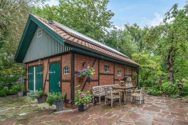 Außenanlage &amp; Garage