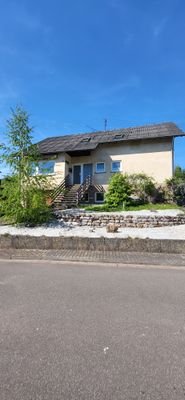 HELLES ZUHAUSE IM GRÜNEN