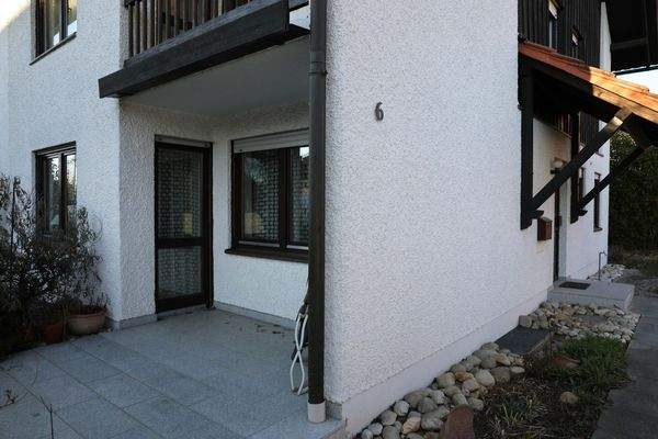 Zugang vorbei an der Terrasse