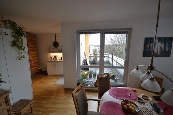 Moderne Wohnung mit Balkon