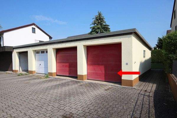 Garage mit Sektionaltor