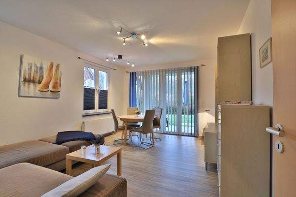 Wohnbereich mit Zugang zur Terrasse