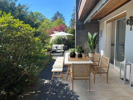 Hinweis: Zur besseren Veranschaulichung haben wir die Terrasse virtuell eingerichtet.