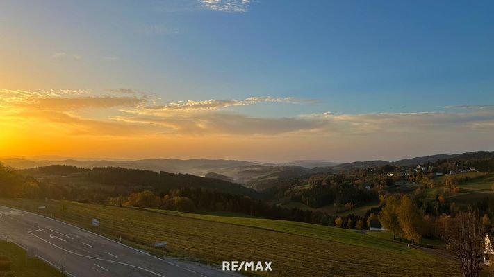 Einmaliger unverbauter traumhafter Ausblick!