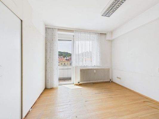 CAM04191G0-PR0053-STILL010