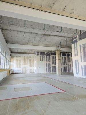 Eingangszone in die helle, großzügige Mieteinheit