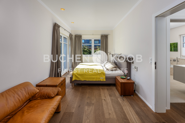 Masterschlafzimmer mit Terrassenzugang 