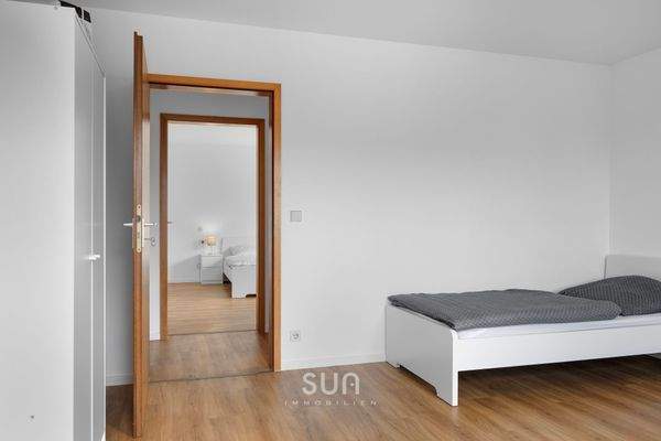 Kinderzimmer Blick ins Elternschlafzimmer