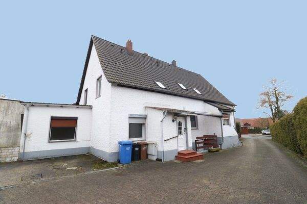 Außenansicht mit Anbau