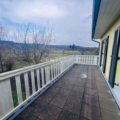 Durchgehender Balkon vor den Schlafräumen