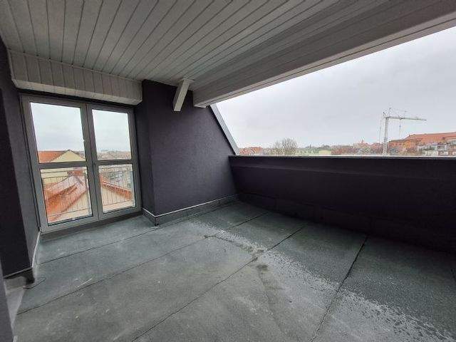 Attraktive 4- Zimmer- Maisonettewohnung mit Dachterrasse und Balkon zu vermieten! - Foto 2