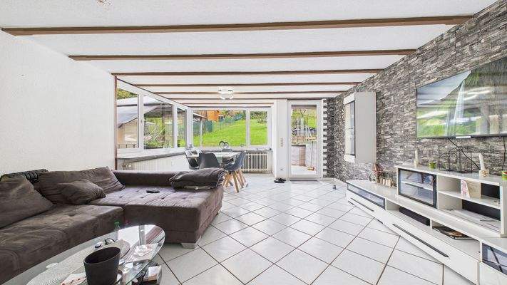 CAM01984G0-PR0520-STILL007