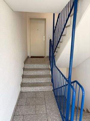 freundliches hochwertiges Treppenhaus